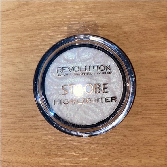 ⚠️SOLD⚠️ Makeup Revolution Highlighter - Picture 1 of 2